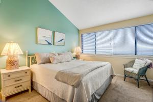 Ocean-view 4th-floor condo with balcony, outdoor pool & central AC