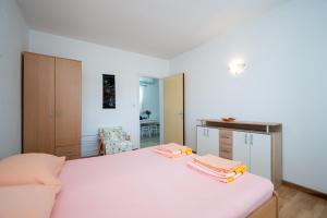 Apartments by the sea Stara Novalja, Pag - 9725