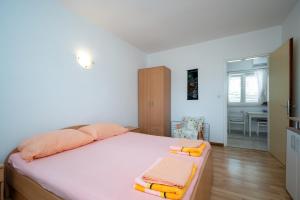 Apartments by the sea Stara Novalja, Pag - 9725