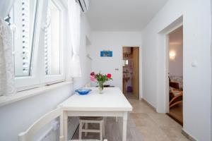 Apartments by the sea Stara Novalja, Pag - 9725