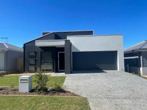 Spacious 4BR Family Home in Doolandella