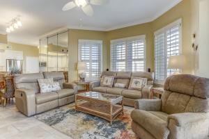 Oceanfront 5th-floor condo with balcony, gorgeous views & pool access