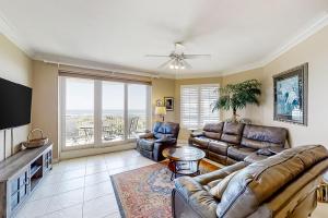 Oceanfront, 2nd-Floor Condo with Balcony, HDTVs, WiFi, AC & Shared Pool