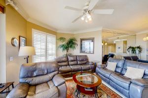 Oceanfront, 2nd-Floor Condo with Balcony, HDTVs, WiFi, AC & Shared Pool