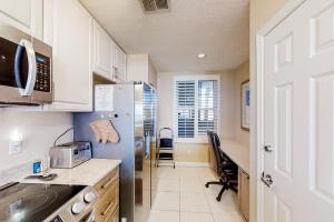 Oceanfront, 2nd-Floor Condo with Balcony, HDTVs, WiFi, AC & Shared Pool