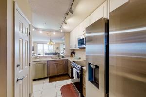 Oceanfront, 2nd-Floor Condo with Balcony, HDTVs, WiFi, AC & Shared Pool