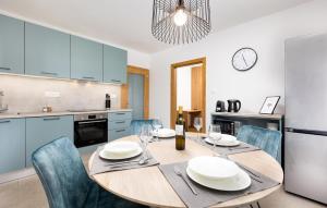 2 Bedroom Lovely Apartment In Malinska 