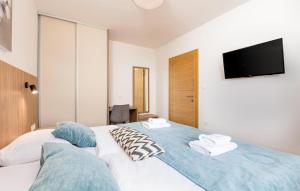 2 Bedroom Lovely Apartment In Malinska 