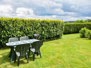 Maisons de vacances Holiday Home in Teilhet near Chateau Rocher : photos des chambres