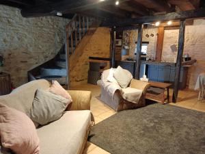 Maisons de vacances Holiday Home in Teilhet near Chateau Rocher : photos des chambres