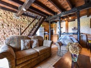Maisons de vacances Holiday Home in Teilhet near Chateau Rocher : photos des chambres