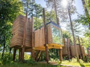 Treehouse near Tournai with Sauna Retreat