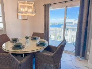 Lakeview Poolside 2BD2BAPoolBalcony-Sleeps 6PP