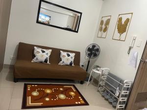 12 Minutes from Mall of Asia - Spacious Condo with Balcony & Hot Shower