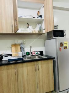 12 Minutes from Mall of Asia - Spacious Condo with Balcony & Hot Shower