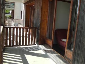 Appartements Appartement spacieux a Super-Besse avec terrasse et garage - FR-1-814-147 : photos des chambres