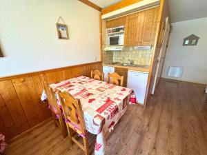 Studio 4 pers. au pied des pistes des 3 Vallées - FR-1-452-400