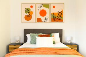 Elegant Melbourne Stay, Parking, Pool, Views