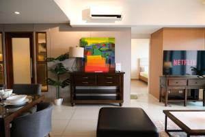 One Uptown Premium 2BR Suite