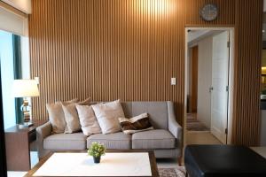 One Uptown Premium 2BR Suite