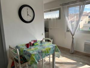 Studio rénové centre Gruissan - 2 pers, parking privé - FR-1-796-92