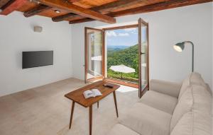 2 Bedroom Beautiful Home In Oprtalj 