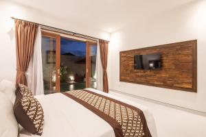 8 Bedrooms Private Pool Villa Cemagi