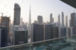 Cozy 2bedroom with Full Burj Khalifa in Business Bay, Downtown with Crib and high chair