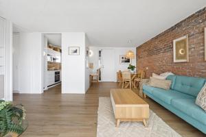 LOCATION, LOCATION! Walk to anywhere!