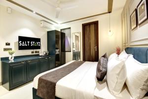 Saltstayz Premier - Galleria Market Road & Sector 27