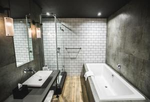 Century City Hotel Urban Square