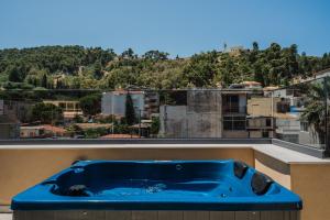 La Vue, Suites For Living