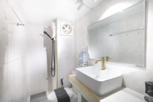 4 guests condo near Impact, Wi-Fi & washer C5