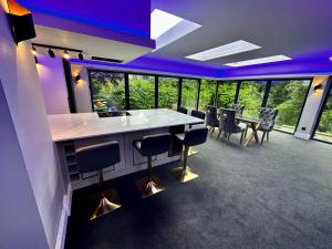 Lake district house -sleeps 18 with hot tub, garden