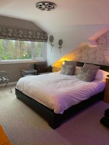 Lake district house -sleeps 18 with hot tub, garden