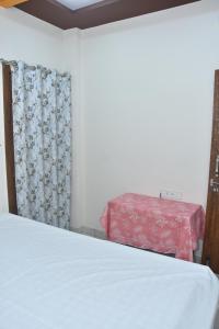 Maa Narmada Kripa !StayHome! Near Mahakal Temple ! Ujjain,Near Railway station ,Fully Air conditioned Rooms And Spacious, with free Wi-Fi & Parking , BEST Family Homestay IN UJJAIN