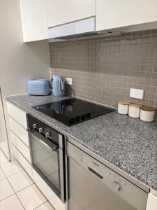 Oaks Glenelg Balcony Apartment