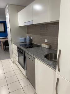 Oaks Glenelg Balcony Apartment