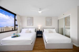 24F Diamond Head & Ocean Peek, Near Beach, Parking