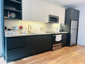 Chic Hollywood Dream Large Studio