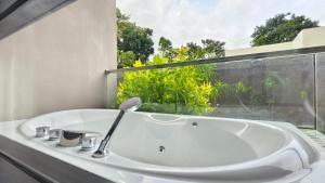 ดิ แอมเบอร์