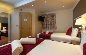 Standard Double Room with Two Double Beds room in Best Western Buckingham Palace Rd
