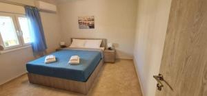 F & R Villa Room No 5