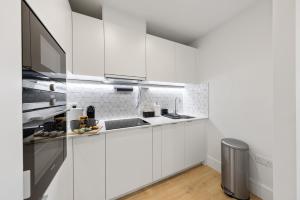Modern & Cozy 2-Bedroom Apartment plus Parking, Gym, Cinema, Games Room, Workspace