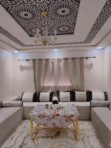 appartement neuf jolie meublé neuf calme et surveille a 10 min de laéroport et centre ville