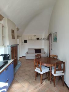 Dimora Fenni - Appartamento elegante nel cuore di Monte Isola con Wi-Fi e aria condizionata