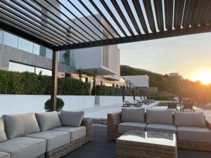 The Cube Luxury Experience, Boka Bay View, Tivat Kotor Bay, Duplex Pool & Terrace - Ubytování bez kategorie ve městě Krašici