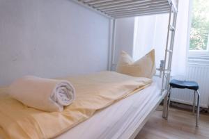 Single Room with Shared Bathroom room in BackpackerBerlin