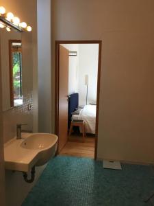 chambre avec SDB privative et vue sur jardin