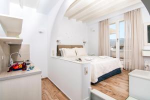 Double Room with Balcony and Sea View room in Skopelitis Village